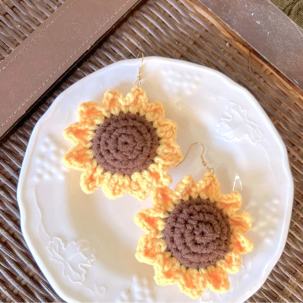 New! Handmade Crochet Sunflower 🌻 Earrings